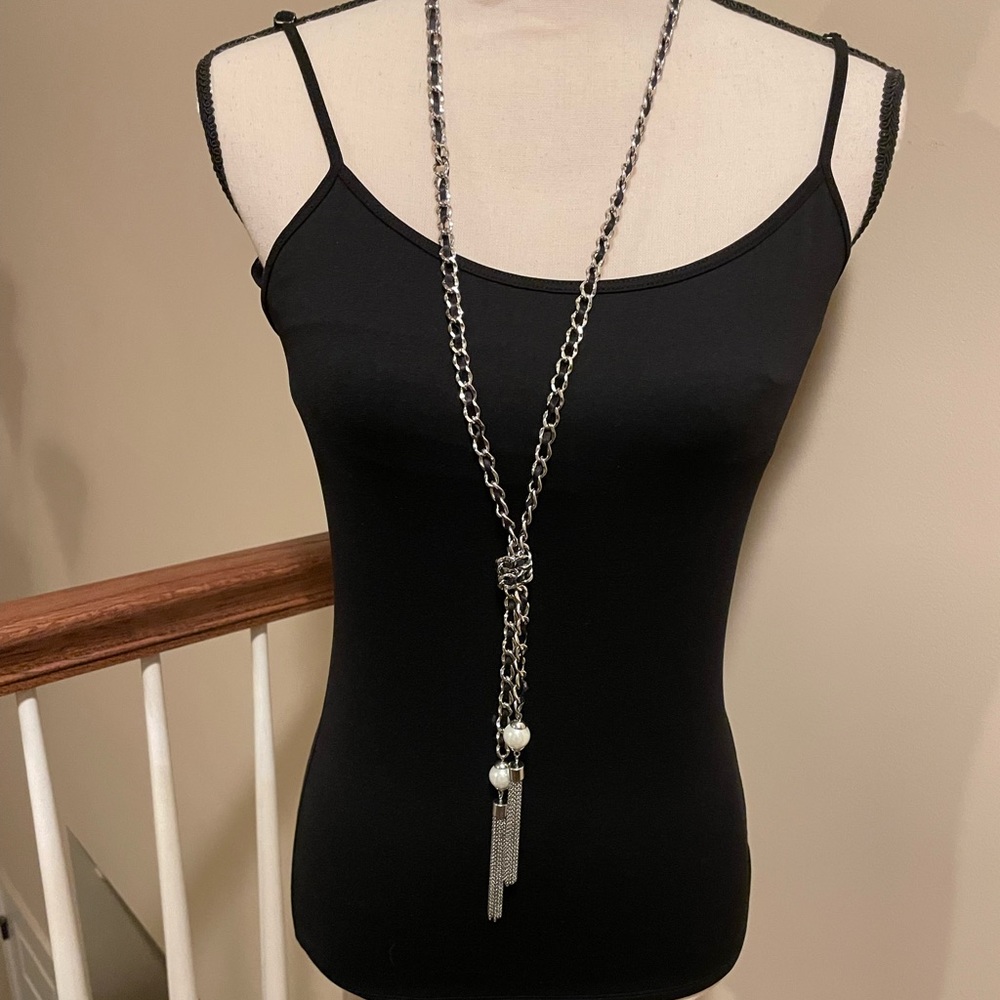 NWOT WHBM knitted necklace with pearls